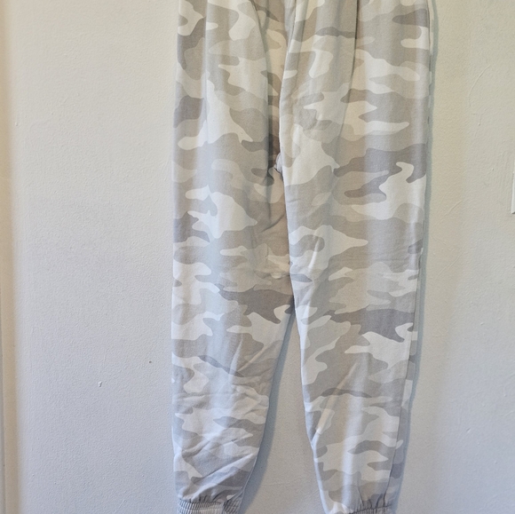 Pink gray camouflage joggers. - Picture 6 of 6